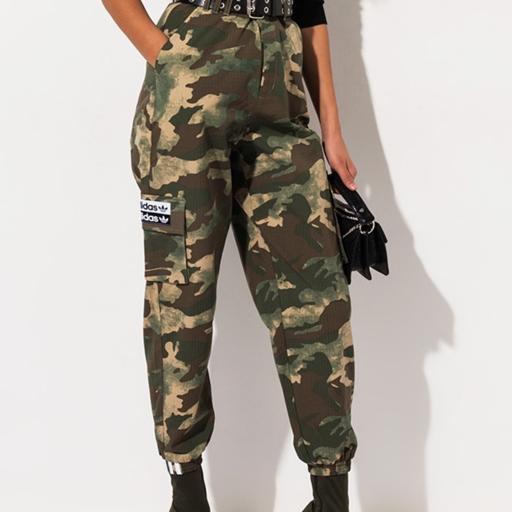 BNWT Adidas Camo Joggers Size Small